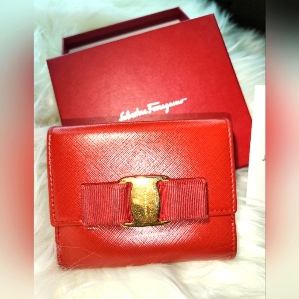 Salvatore Ferragamo Vara Wallet (1-13-A136) - Picture 11 of 16